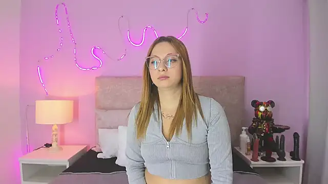 EmaRae1499 online show from November 27, 2025, 7:38 pm