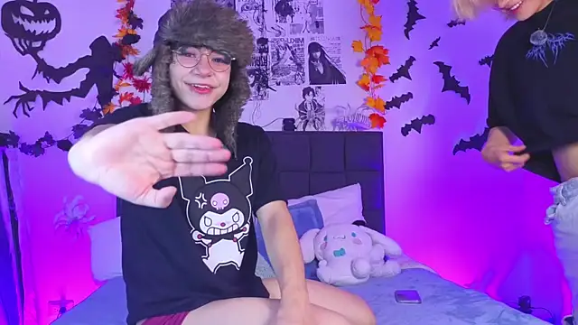 Vamps Lovers online show from October 29, 2025, 1:13 pm