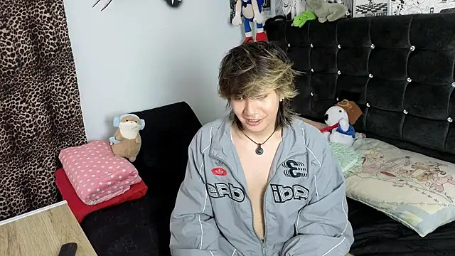 Vamps Lovers online show from April 3, 2026, 8:40 pm