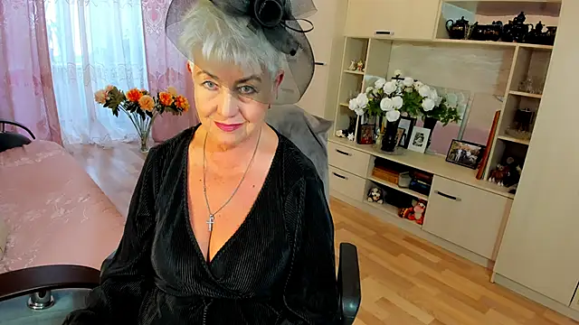 HotandMature online show from February 19, 2026, 12:12 pm