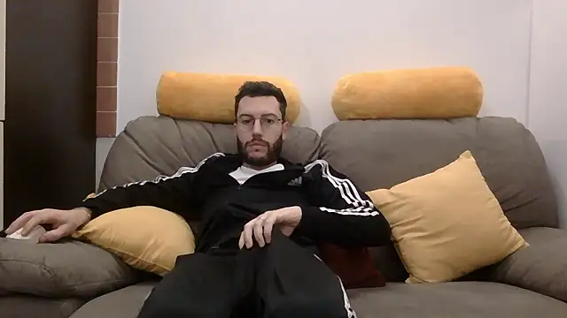 Amicisegreti online show from January 10, 2026, 6:26 am