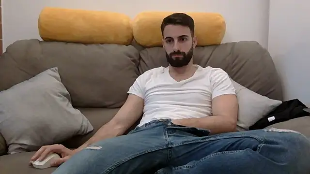 Amicisegreti online show from February 25, 2026, 5:22 pm