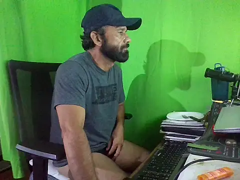Snapshot of pipeFRIAS chatting on August 3, 2026, 6:00 pm pipeFRIAS online show from August 3, 2026, 6:00 pm