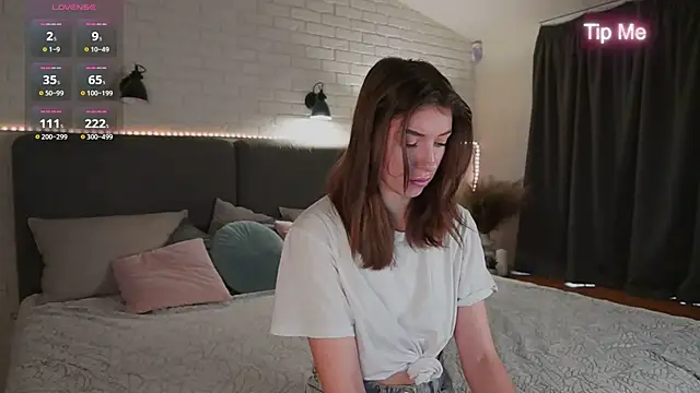 SweetVikki online show from February 17, 2026, 9:50 am