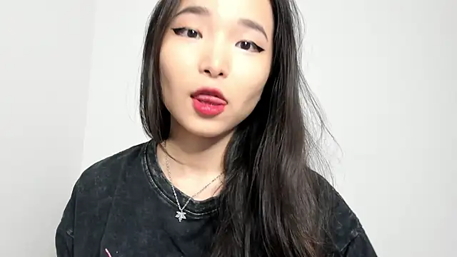 Soyun Mia online show from December 22, 2025, 2:36 pm