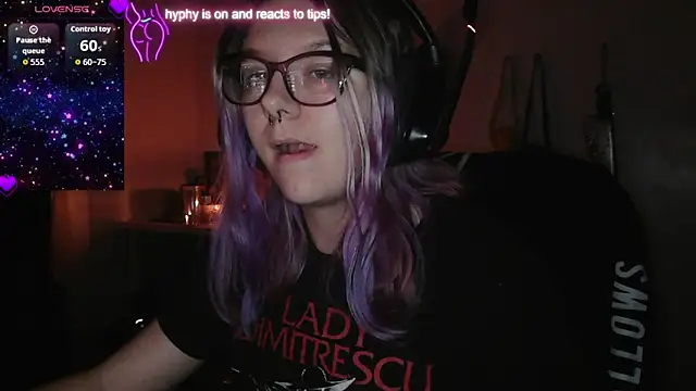 Snapshot of x3raven chatting on October 4, 2025, 2:42 am x3raven online show from October 4, 2025, 2:42 am