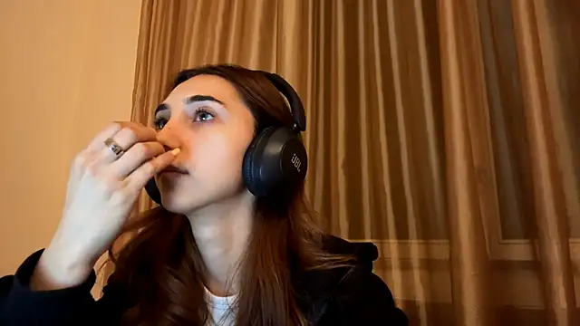 LinaMour online show from September 14, 2025, 10:31 pm