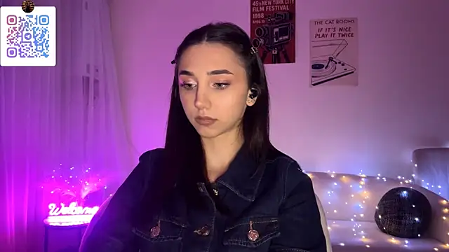 LinaMour online show from March 27, 2026, 1:22 am