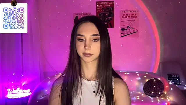 LinaMour online show from April 13, 2026, 10:15 pm