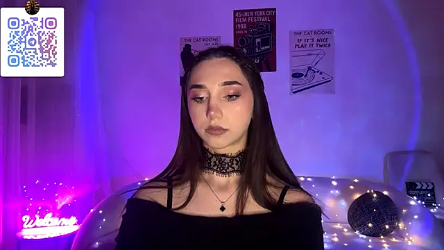 LinaMour online show from April 14, 2026, 10:49 pm