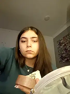 KatieLace online show from September 28, 2025, 6:13 pm