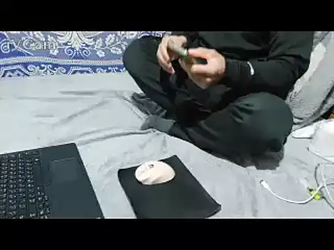 yazinyazin1 online show from February 6, 2026, 1:25 pm