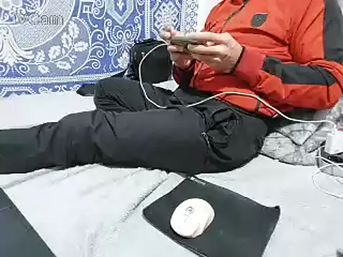 yazinyazin1 online show from February 14, 2026, 2:47 pm