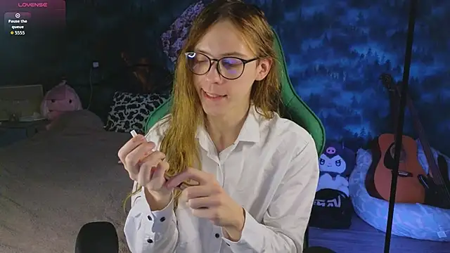 artass2 online show from October 27, 2025, 4:22 pm