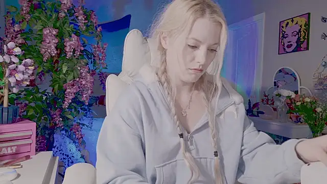 Talulaa online show from April 13, 2026, 7:41 pm