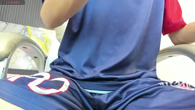 SantiagoRusso18 online show from November 5, 2025, 12:38 pm