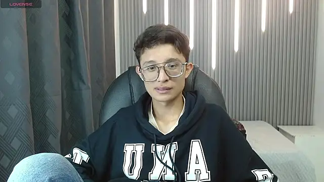 SantiagoRusso18 online show from March 5, 2026, 12:34 pm