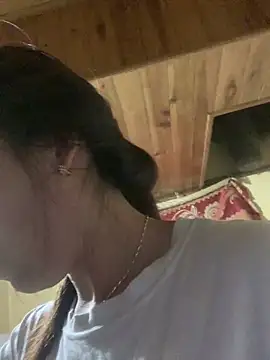 tuyetnhi-00 online show from October 14, 2025, 11:16 pm