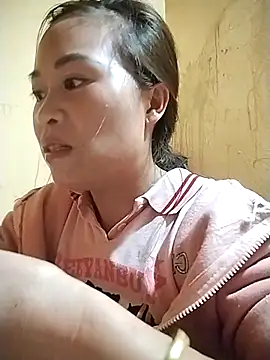 tuyetnhi-00 online show from October 16, 2025, 4:57 am