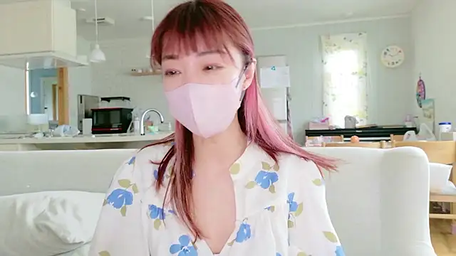 Snapshot of SUZU_1201 chatting on June 27, 2026, 1:10 am SUZU 1201 online show from June 27, 2026, 1:10 am