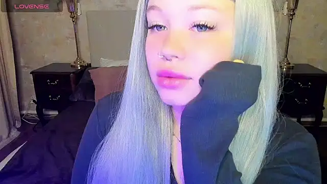 Snapshot of Diana_Dream chatting on October 9, 2025, 7:45 pm Diana Dream online show from October 9, 2025, 7:45 pm