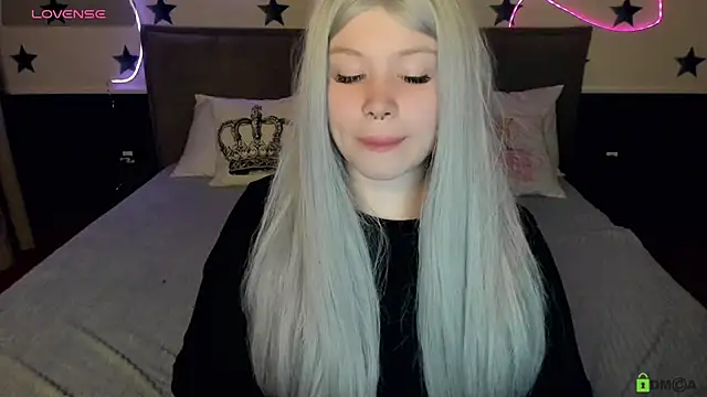 Snapshot of Diana_Dream chatting on October 22, 2025, 7:57 pm Diana Dream online show from October 22, 2025, 7:57 pm