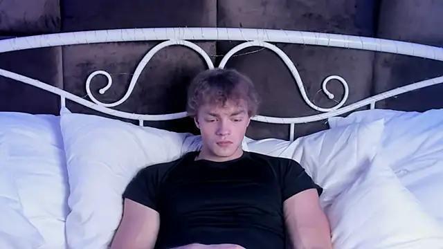 ChaseMuscular online show from September 26, 2025, 10:41 am