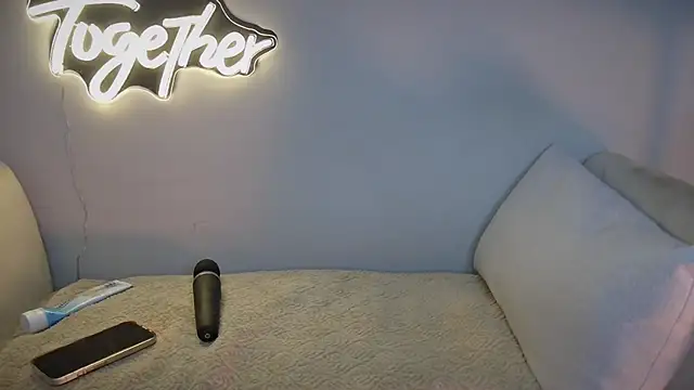 Petite36 online show from November 28, 2025, 4:48 am