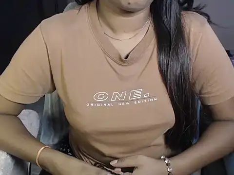 Snapshot of hot_riaa25 chatting on July 1, 2026, 5:45 pm hot riaa25 online show from July 1, 2026, 5:45 pm
