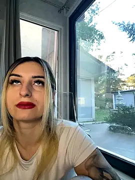 Snapshot of Ella_Vee chatting on September 24, 2025, 4:38 am Ella Vee online show from September 24, 2025, 4:38 am