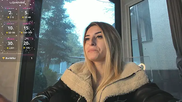 Ella Vee online show from November 16, 2025, 6:08 am