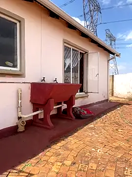 Snapshot of Melanin2002 chatting on October 31, 2025, 11:44 am Melanin2002 online show from October 31, 2025, 11:44 am