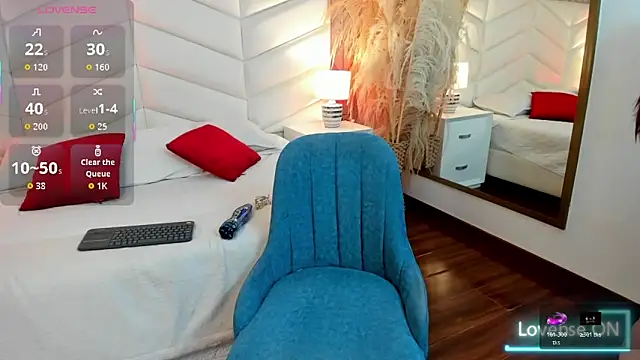 Nina Ford  online show from November 25, 2025, 8:42 pm