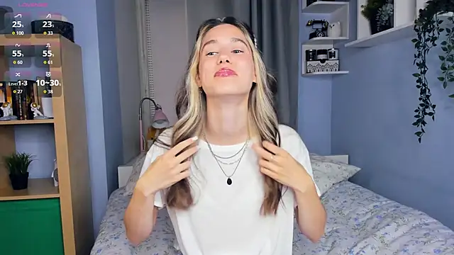 AntonettaTarring online show from September 25, 2025, 7:45 am