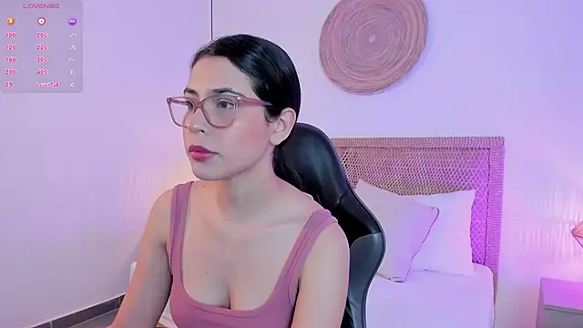 Snapshot of desireee_ chatting on April 30, 2026, 12:11 pm desireee online show from April 30, 2026, 12:11 pm