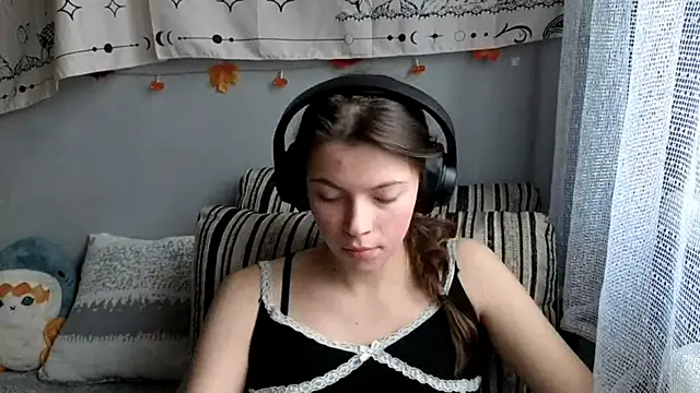 CutieAnny online show from November 20, 2025, 5:51 am