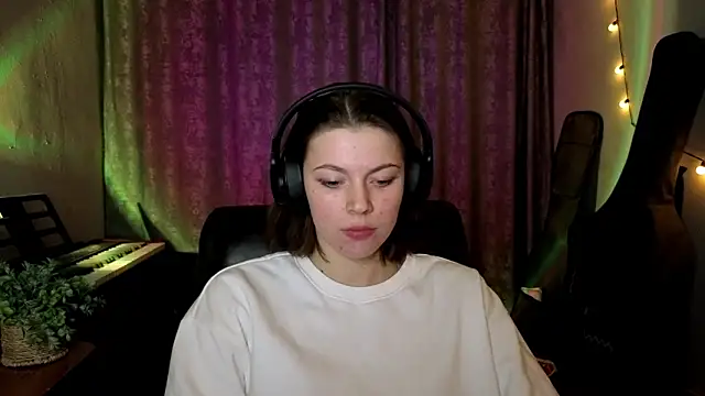 CutieAnny online show from February 20, 2026, 7:03 pm