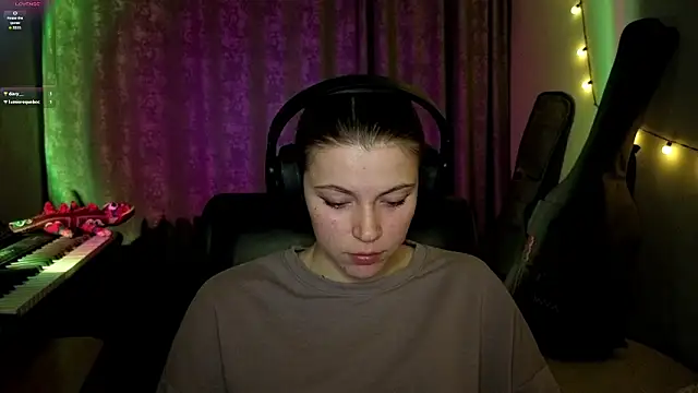 CutieAnny online show from March 26, 2026, 8:58 pm