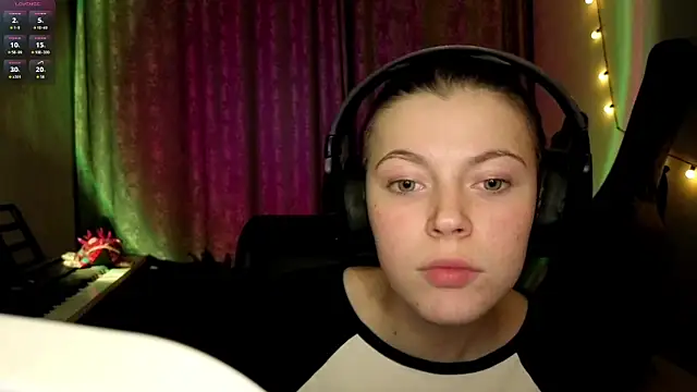 CutieAnny online show from March 31, 2026, 8:09 pm