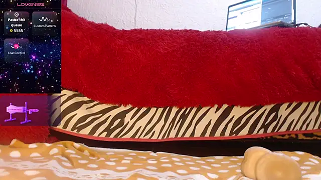 leyla james  online show from October 25, 2025, 2:41 am