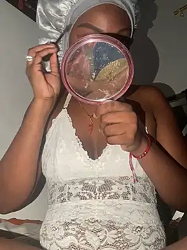 zaracollins01 online show from November 8, 2025, 6:51 pm