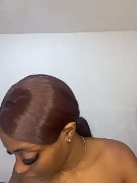 zaracollins01 online show from May 14, 2026, 12:56 pm