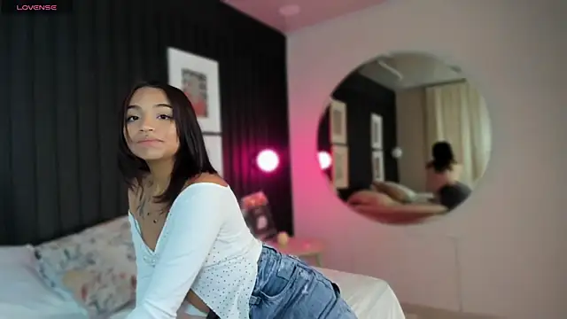 Manelyk evanss  online show from December 5, 2025, 11:08 am