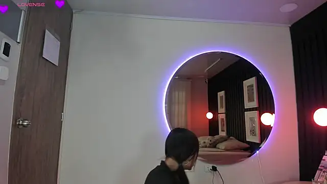 Manelyk evanss  online show from April 14, 2026, 4:57 pm