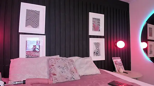 Manelyk evanss  online show from April 15, 2026, 6:04 pm