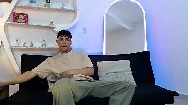 GRETTY BOYS online show from September 19, 2025, 1:18 am