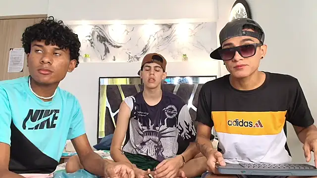 YOUNGS GUYS online show from September 14, 2025, 7:24 pm