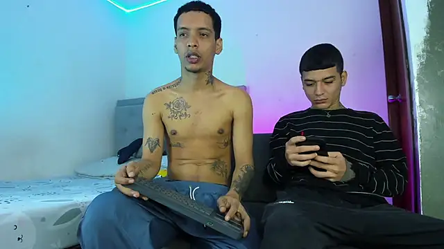 twinkDuohot online show from April 18, 2026, 2:37 am