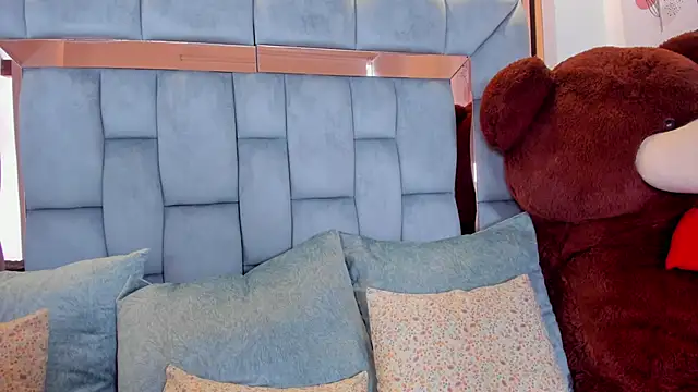 chloeriveraa online show from November 18, 2025, 5:17 pm