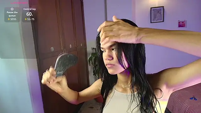 emycarver09 online show from November 3, 2025, 12:06 pm